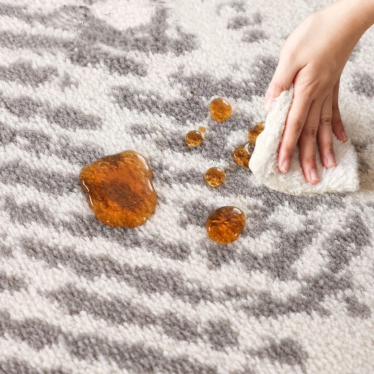 stain resistant soft cream rug that is easy to clean by Tervannor